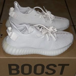Yeezy Boost 350 V2 Triple White